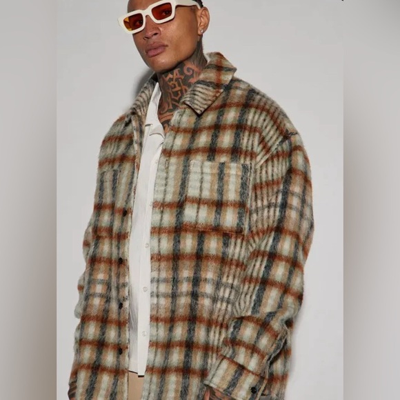 Excellent quality plaid shacket from Fashion Nova. - Picture 5 of 8